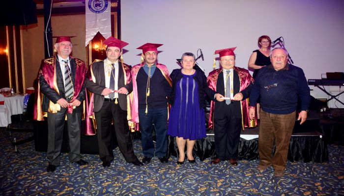 45 YIL SONRA CÜBBE GİYDİLER, KEP FIRLATTILAR.