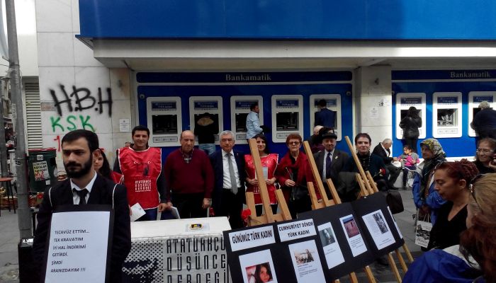 Add Karşıyaka 'Dünya Kadınlar Günü' Basın Açiklaması Yaptı