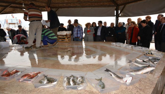 URLA’NIN VAZGEÇİLMEZİ “BALIK MEZATLARI”
