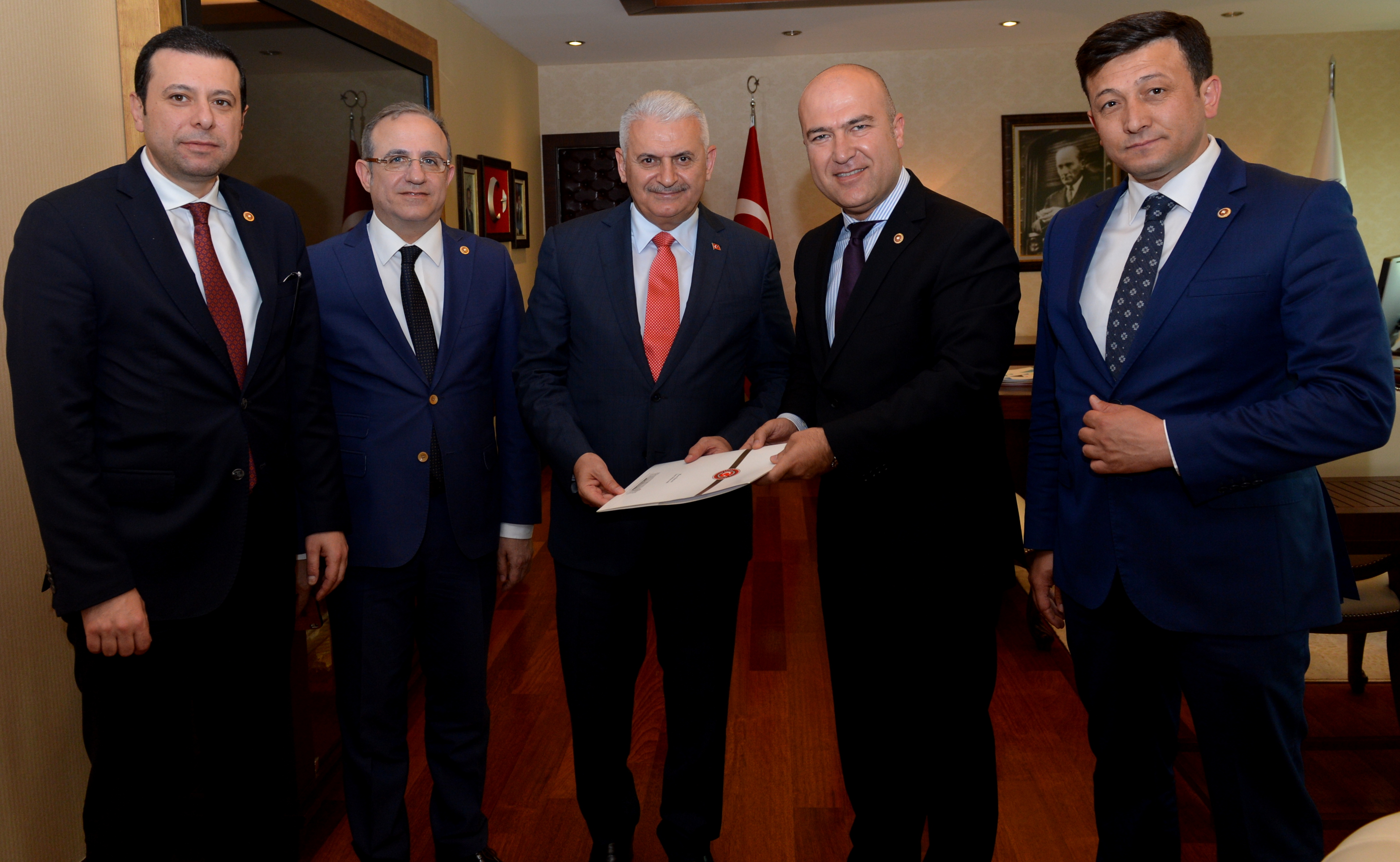 CHP’Lİ BAKAN ADNAN MENDERES HAVALİMANI İÇİN HAREKETE GEÇTİ