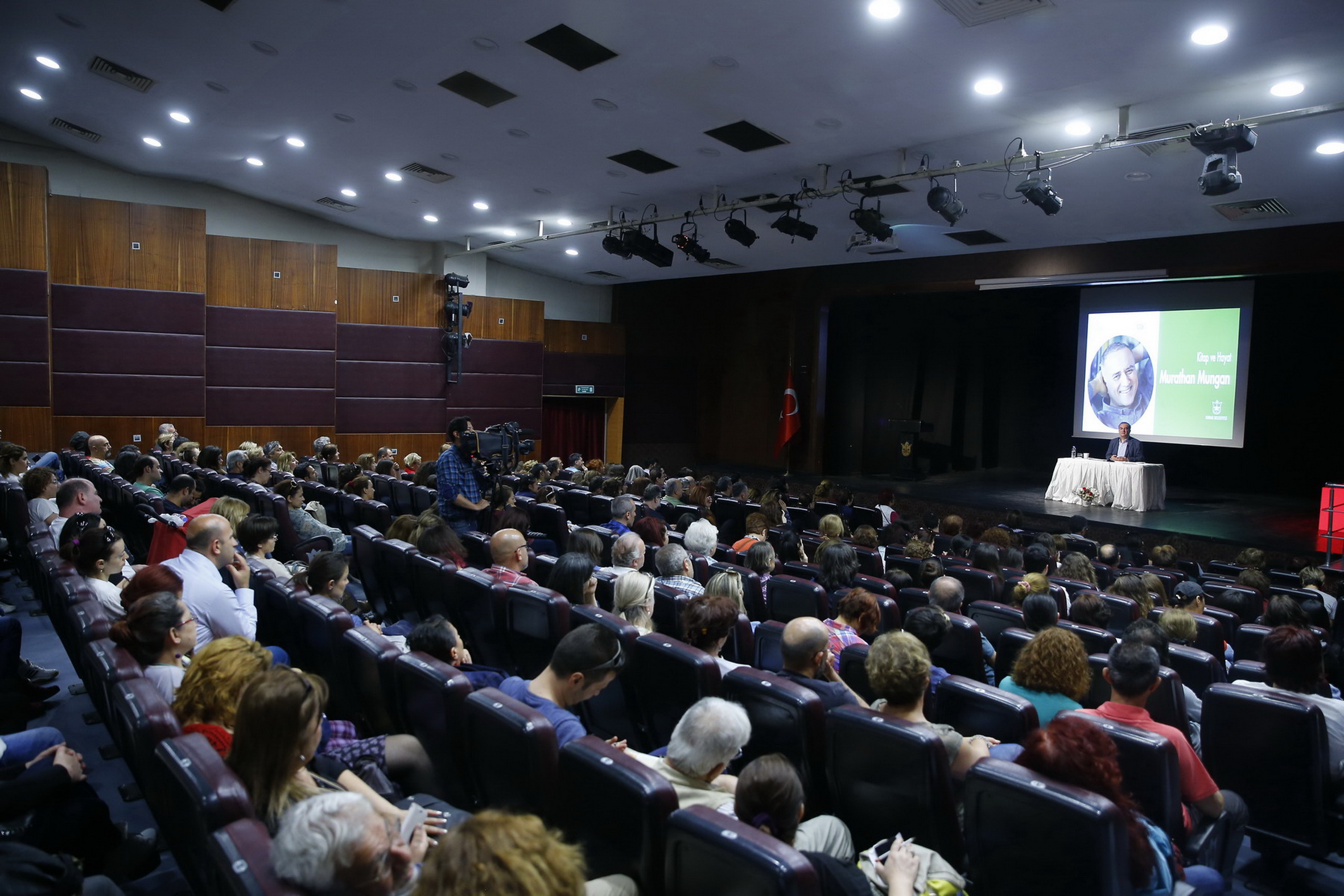 Korkaklar kitaptan uzak durur