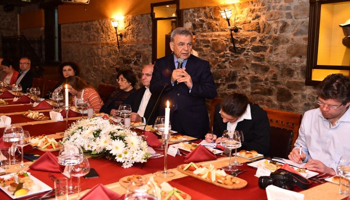 Yabancı gazetecileri ağırladı