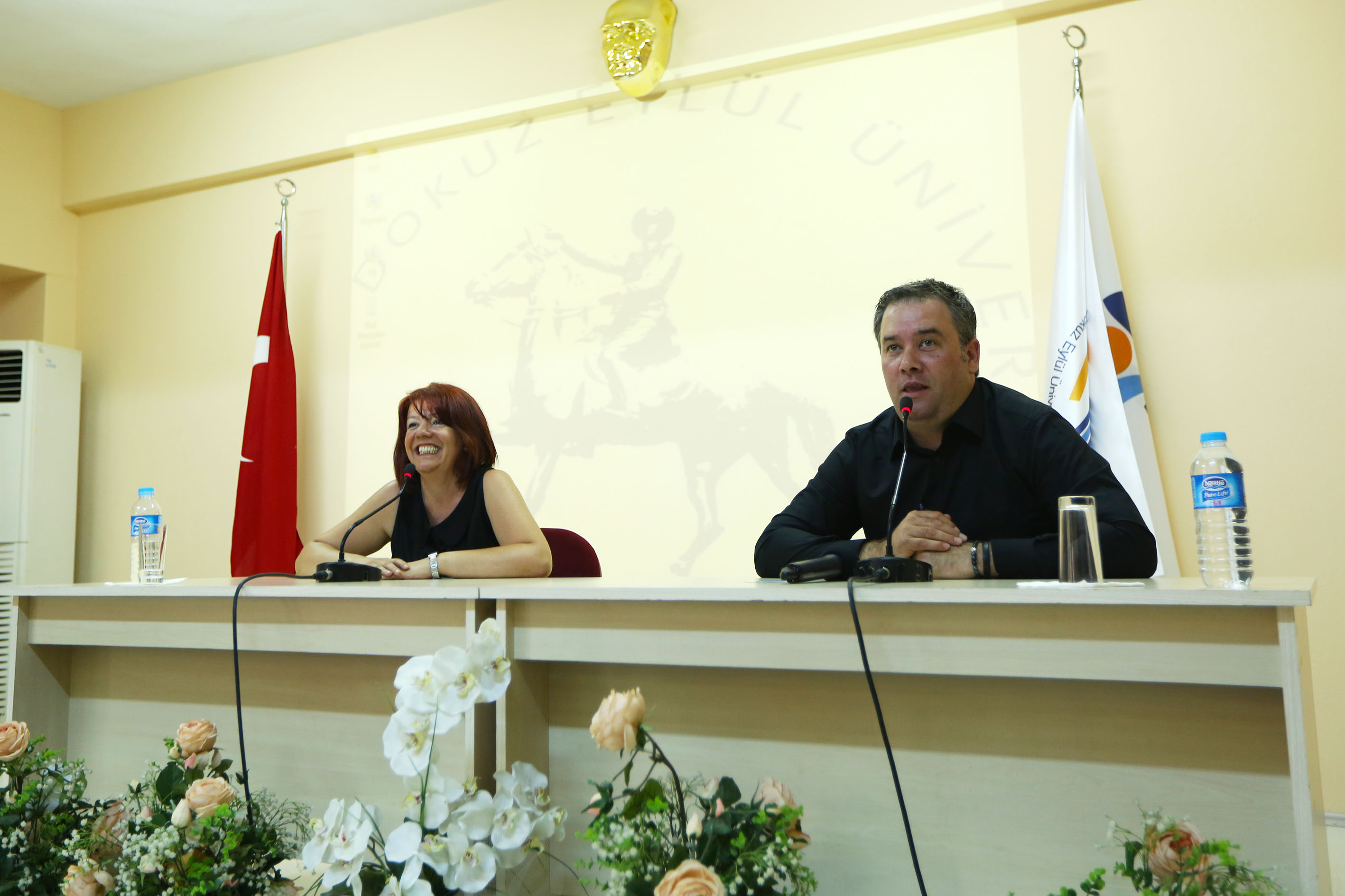 “Siyasetin içinde olun”