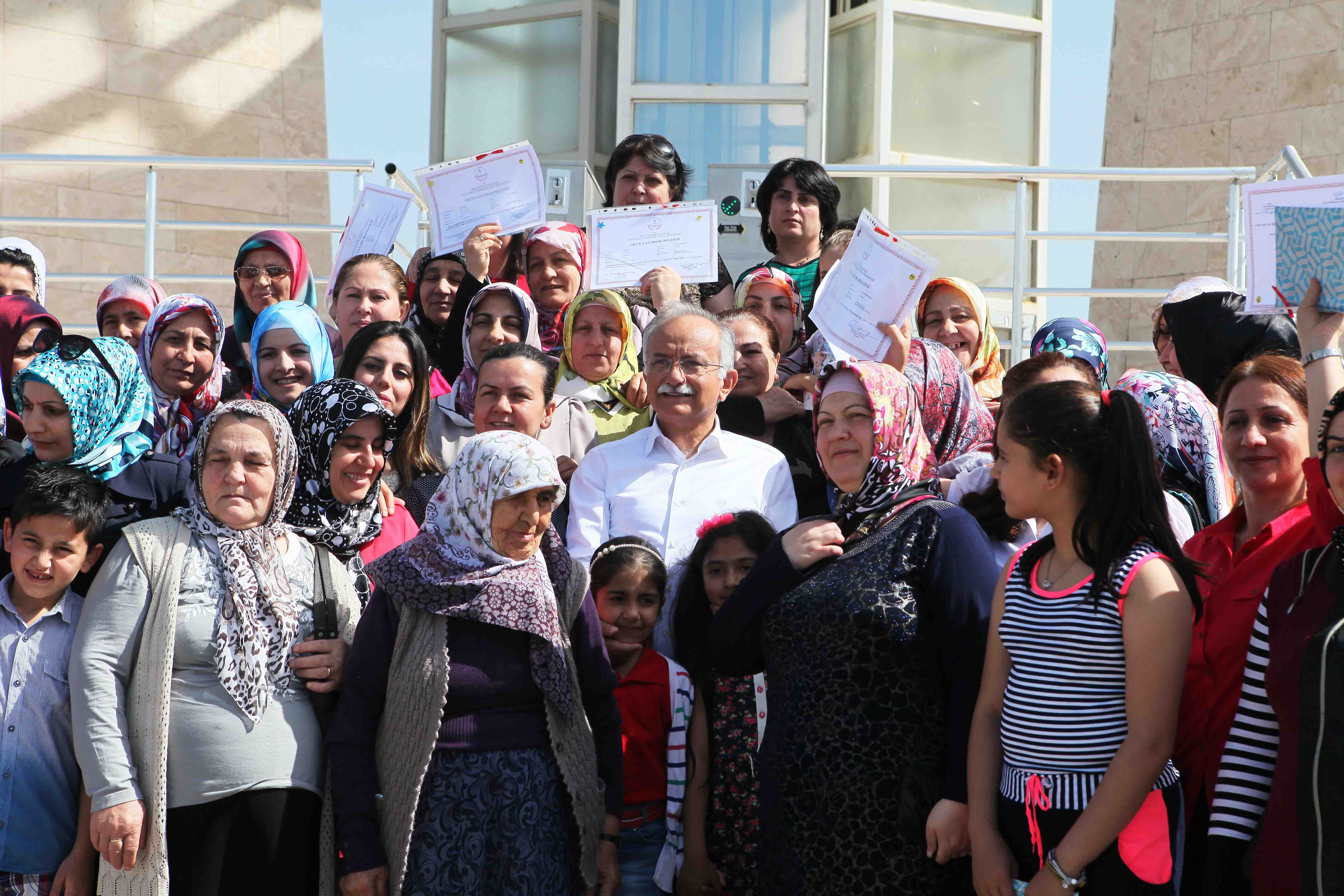 Harflerle tanıştılar, hayatları değişti