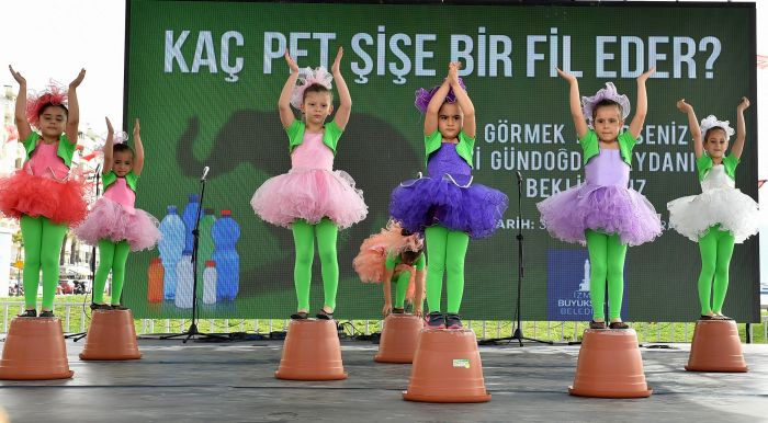 Atık piller kumbaraya, pet şişeler heykele!
