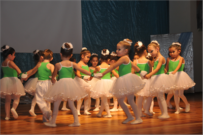 Haydi çocuklar dansa!