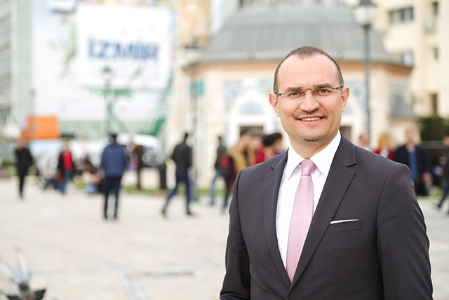 Prof. Uysal'dan eğitim sistemine eleştiri: Kral Çıplak