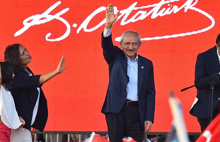 İnadına demokrasi!