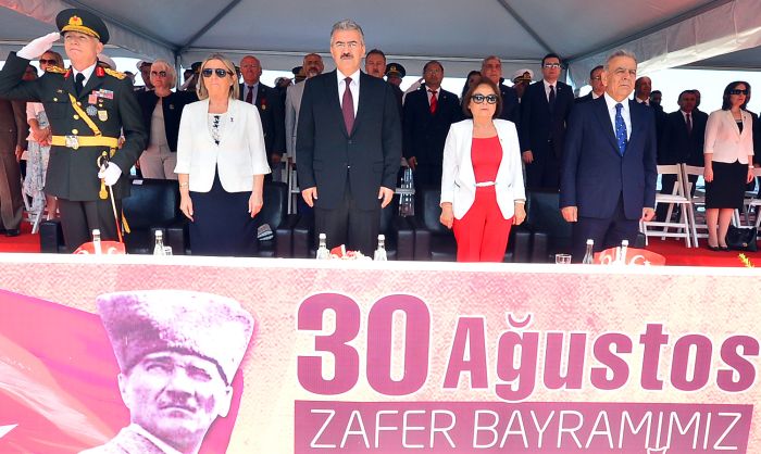 İzmir'de "Zafer" coşkusu