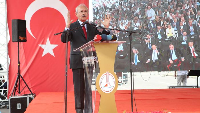 Kılıçdaroğlu Karşıyaka'da 5 temel attı, 10 açılış yaptı