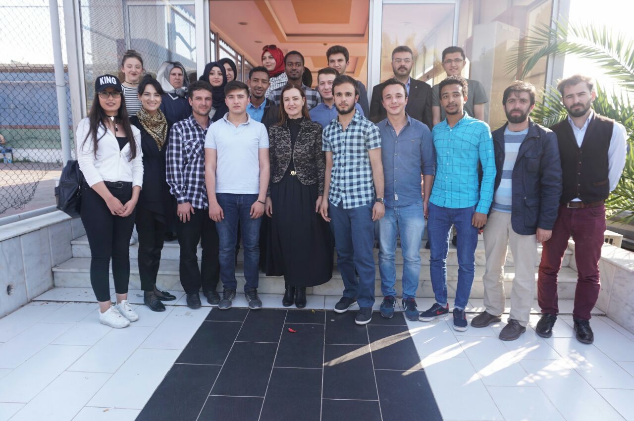 "Gençlik; malzeme değil, siyasetçi olsun diye..."