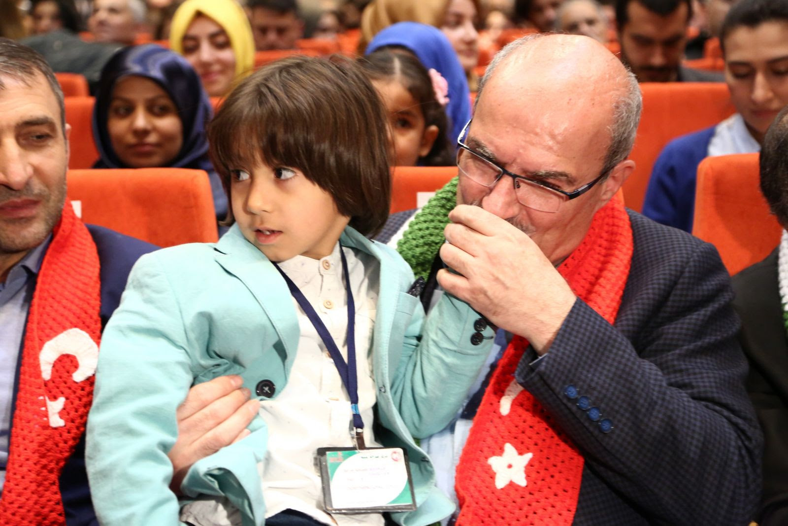 ATO Başkanı Baran Yetim Çocuklara Hediyeler Verdi