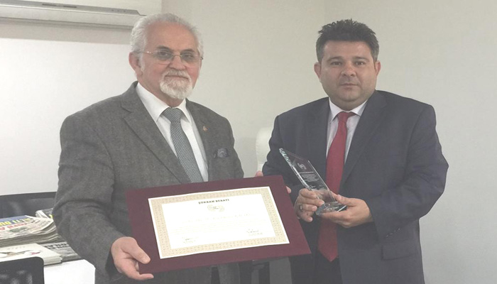 6 yıl görev yaptığı kurumdan “Basına Katkı Ödülü” aldı