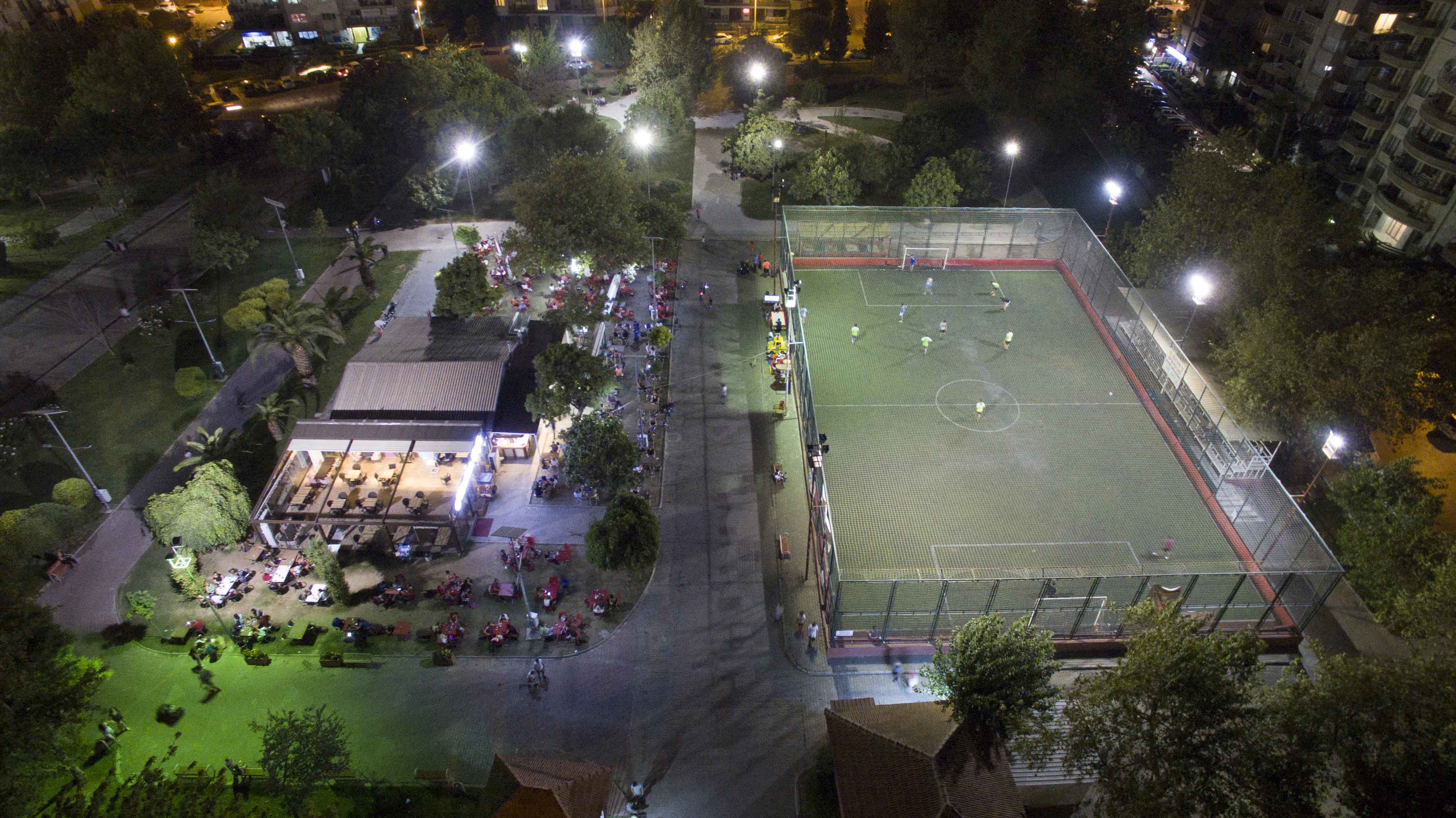 Bayraklı’da parklar “nefes” alma yerleri