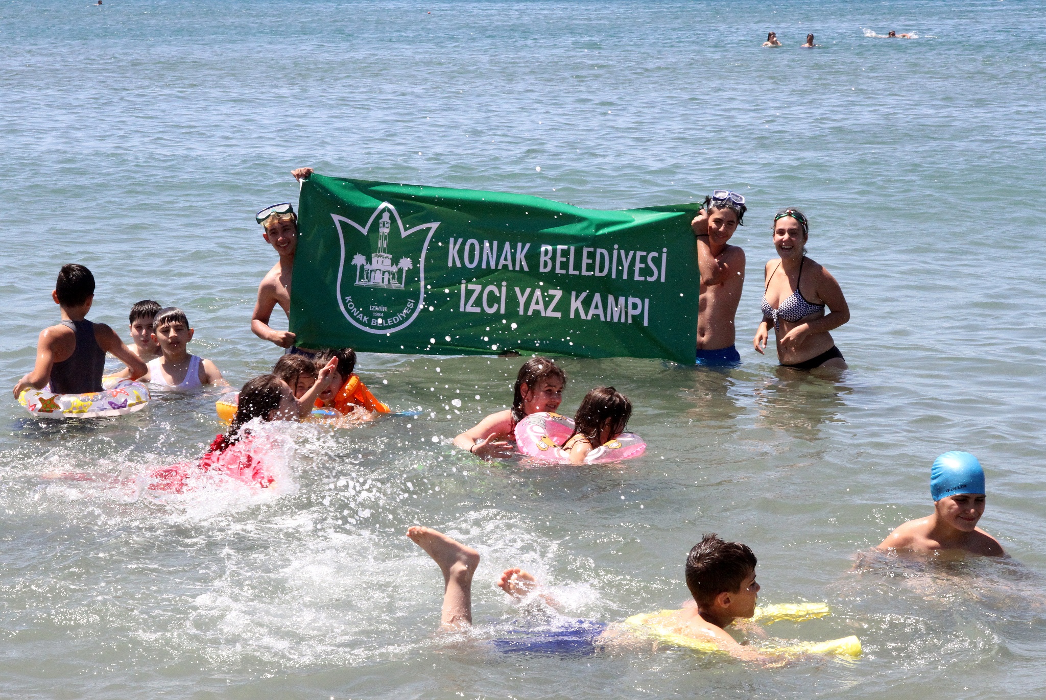 Minik izcilerin deniz keyfi