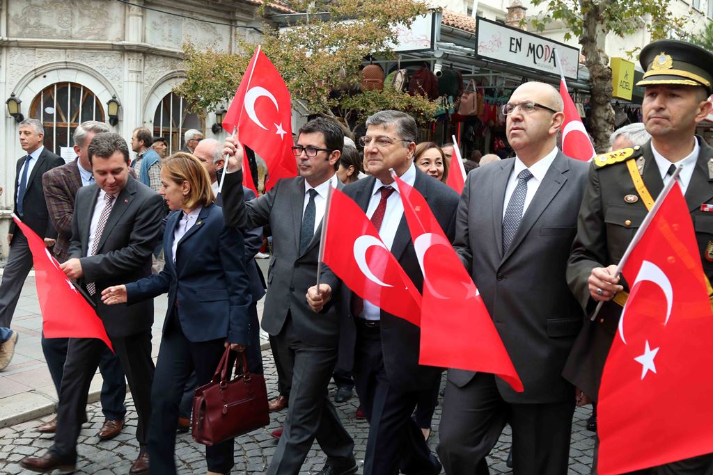 “Cumhuriyet doğru yönü gösteren şaşmaz bir pusuladır”