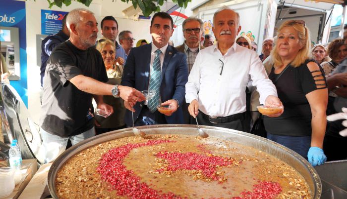 Bayraklı’da 10 bin kişilik aşure