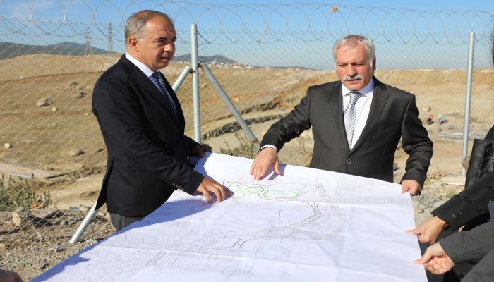 Dikili’de Merdivenli Cami'ne Modern Dokunuş