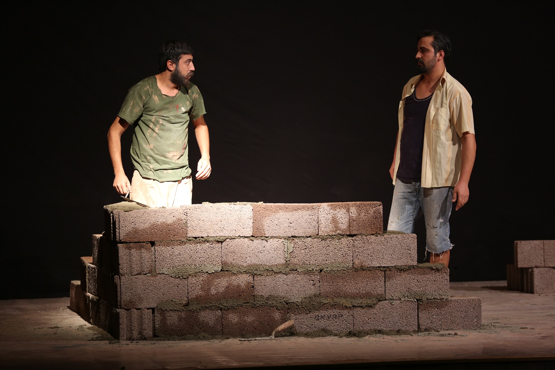 Gaziemir’de ‘duvarlar’ yıkıldı