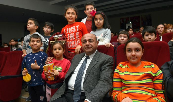 Başkan Hasan Arslan Çocuklarla Film İzledi