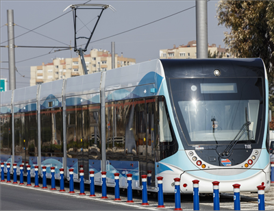 Konak Tramvay hattına elektrik veriliyor