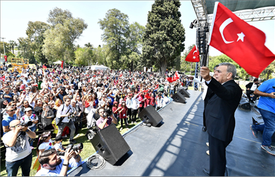 Bayram dediğin İzmir'de kutlanır