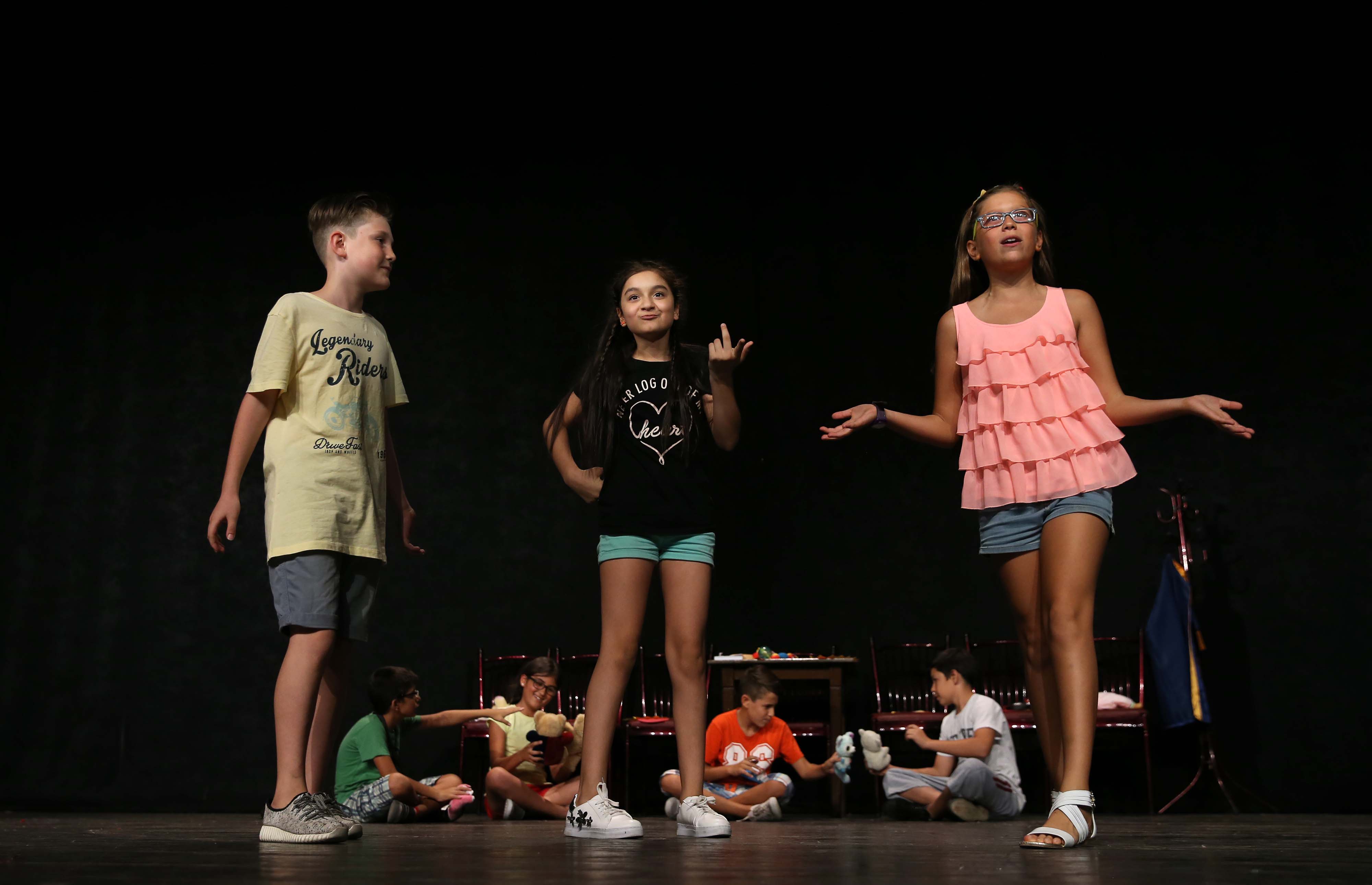 Tiyatronun yıldızları Karşıyaka’da yetişiyor