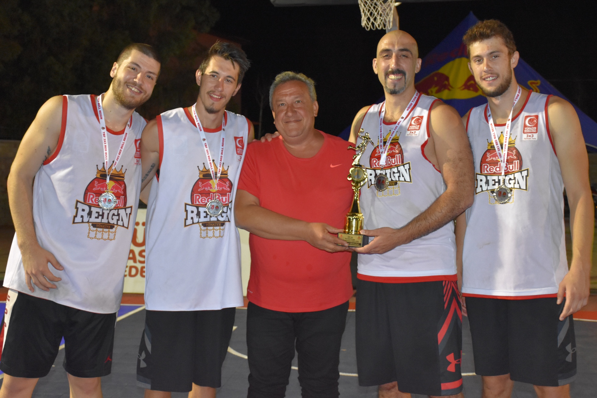 Dikili’de basketbol heyecanı