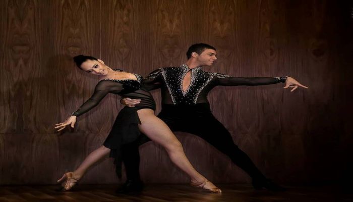 Ege Perla dans geceleri başlıyor