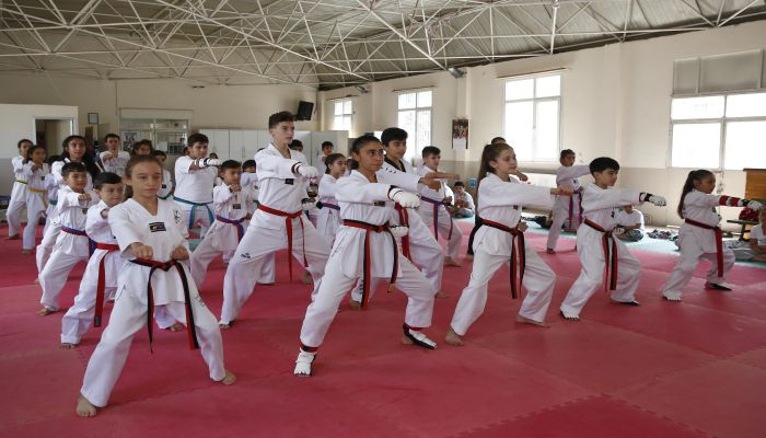 Geleceğin şampiyonları Konak’ta yetişiyor