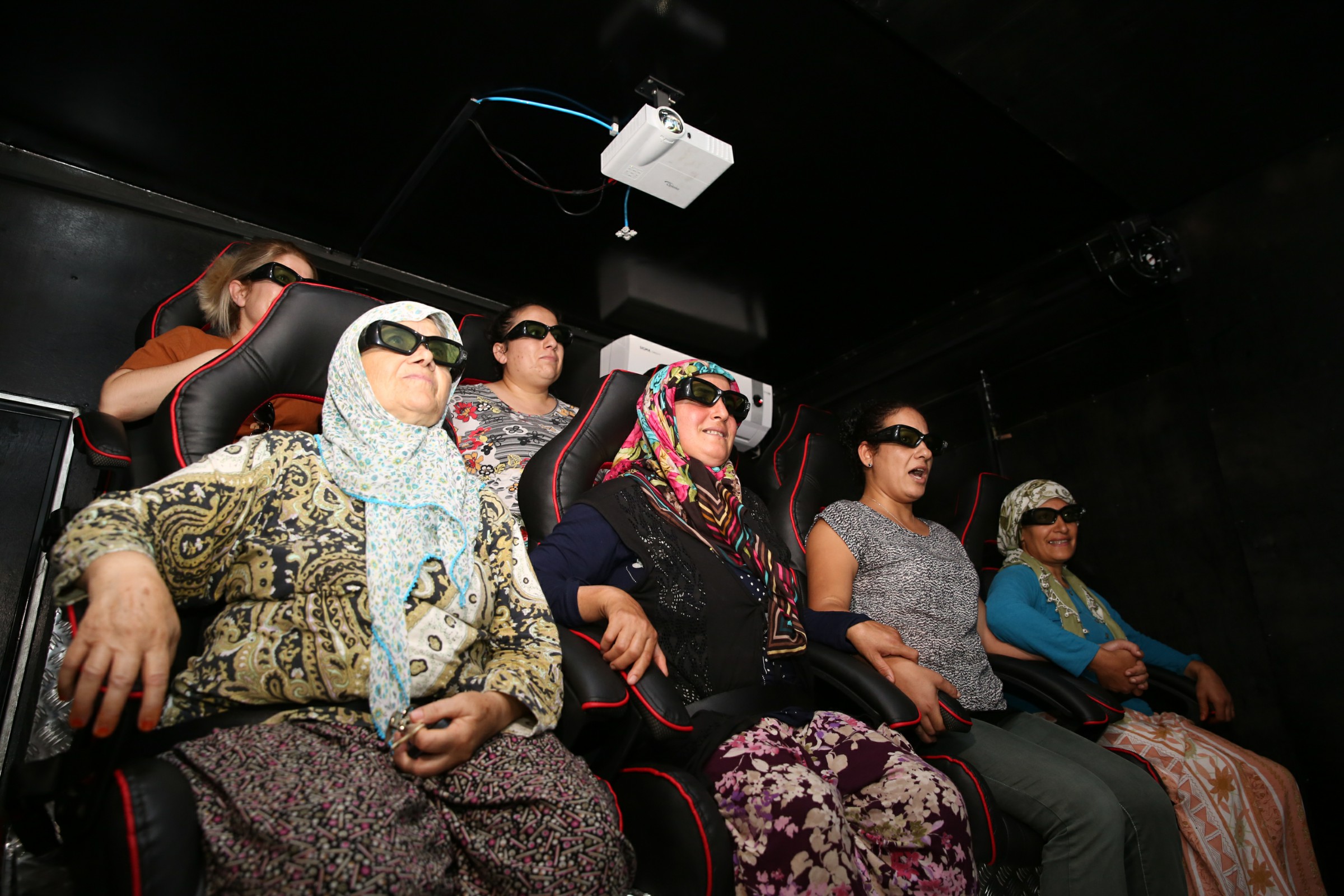 Buca’nın 12 D Film Aracı Yollarda