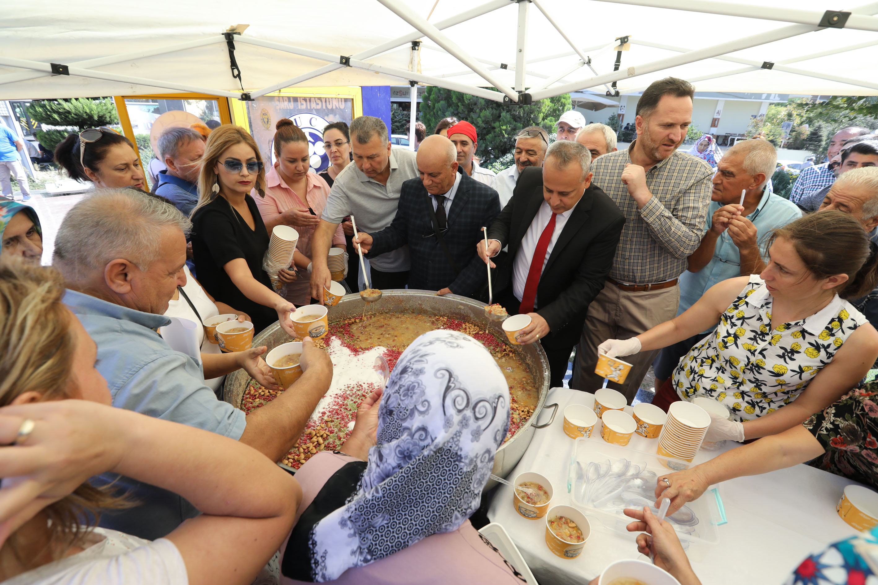 Buca’da aşure bereketi