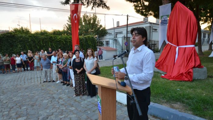Avni Arbaş Heykeli