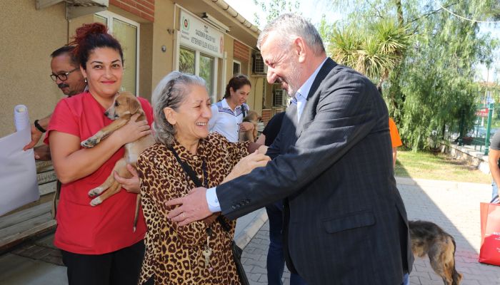 Şenol, Hayvanseverlerle Bir Araya Geldi