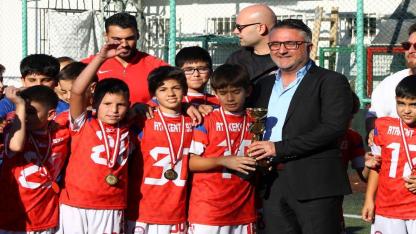 Atatürk’ün çocukları Cumhuriyet Kupası için sahaya çıktı