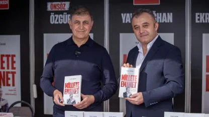 Başkan Tugay “Millete Emanet” kitabını İmamoğlu adına imzaladı