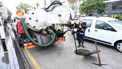 "Büyükşehir ve MASKİ Ekipleri Yağmur için Sahada"