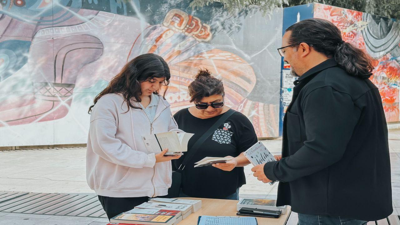 Gezici Kütüphane, Ege Üniversitesi Metro durağında