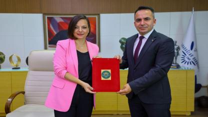 Karabağlar Belediyesi işçisinin emekçisinin yanında