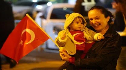 Karabağlar ’da Coşkulu Cumhuriyet Korteji