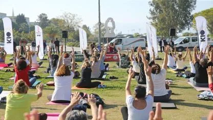 Karşıyaka’da yaza ‘yoga’ ile veda
