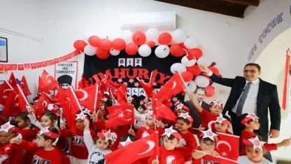 Minik Yüreklerden Cumhuriyet Coşkusu