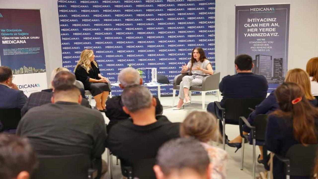 “Sezonun Hikâyesi: Çeşme’de Yaz” söyleşisi Arkas Sanat Alaçatı’da yapıldı