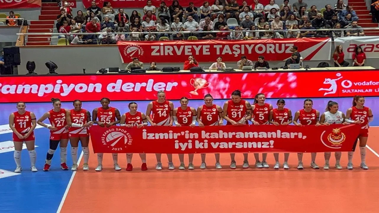 Voleybolun yıldızlarından İzmir İtfaiyesi’ne teşekkür