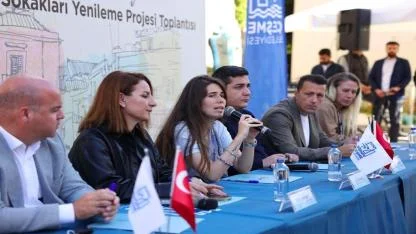 Çeşme Belediyesi Balıkçılar ve Terziler Sokağı yenileme projesini esnafla paylaştı