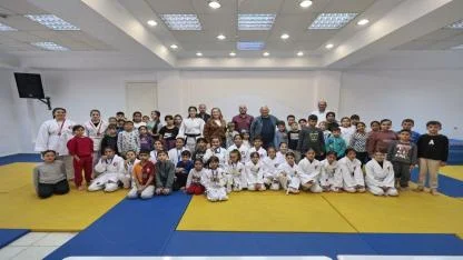 Geleceğin judocuları Konak’ta yetişiyor: Sarı kuşaklar Başkan Mutlu’dan