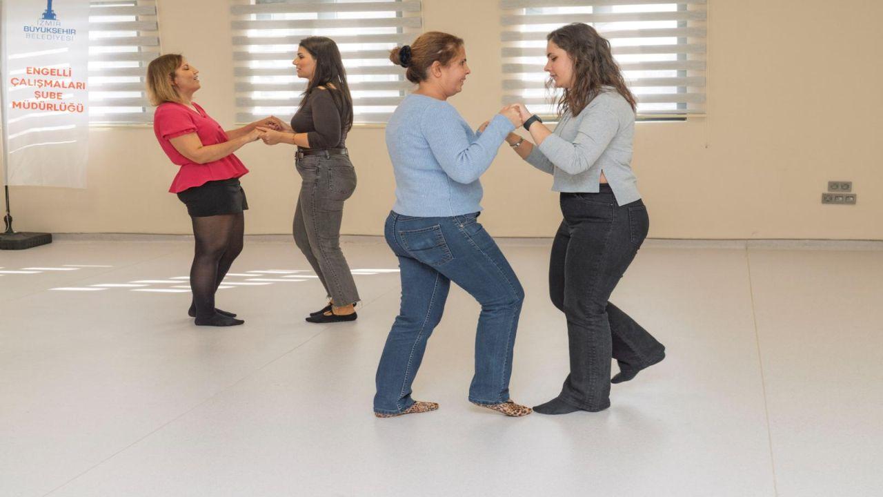 Hissederek dans ettiler