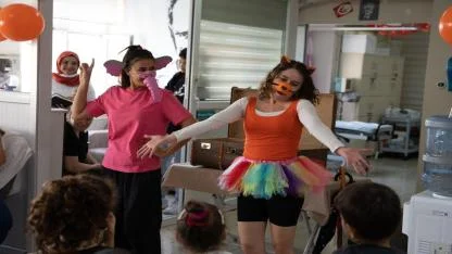 İzmir Şehir Tiyatroları’nın “Sanat İyileştirir” projesi sürüyor