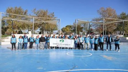 İzmirli gönüllüler el ele vererek doğa için temizlediler