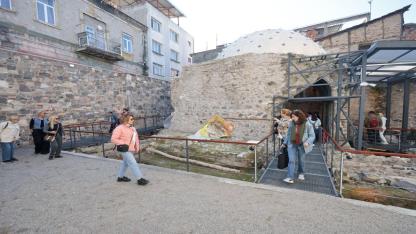 Sanat ve tarihi buluşturan Kıllıoğlu Hamamı’na yoğun ilgi